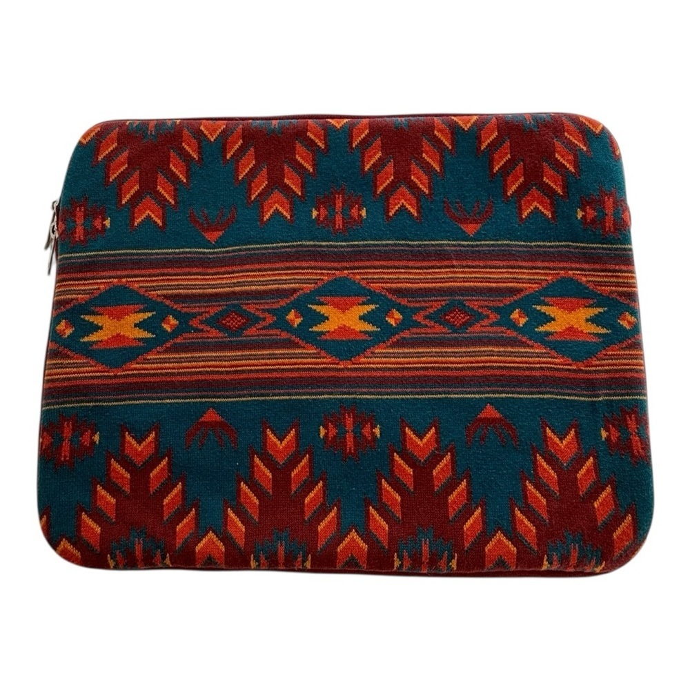 TNA | Aritzia Aztec Print Lined Tablet & Laptop Holder